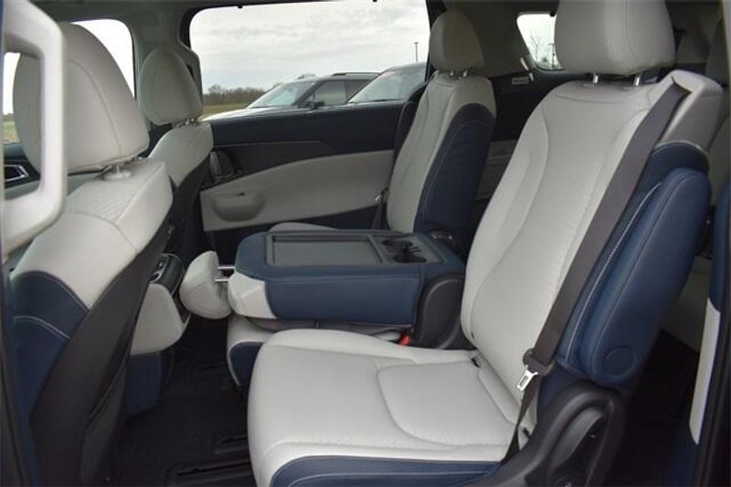 2025 Kia Carnival SX PrestigeImage 21