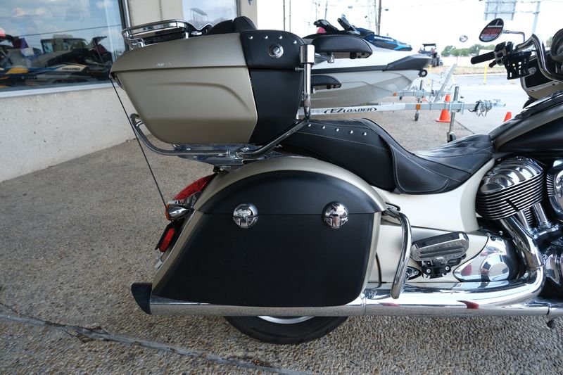 2020 Indian Motorcycle ROADMASTER ICON TANImage 16