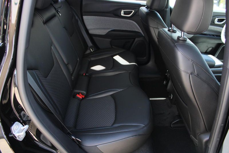 2025 Jeep Compass Latitude photo 23