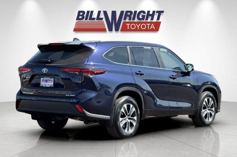 Used 2026 Toyota Highlander XLEImage 3