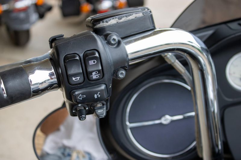 USED 2016 HARLEY STREET GLIDE SPECIAL Image 17