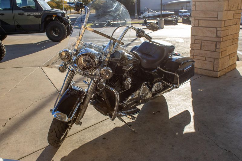 USED 2015 HARLEY ROAD KING BASE Image 2
