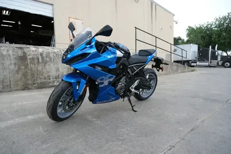 NEW 2026 SUZUKI GSX 8R Image 4