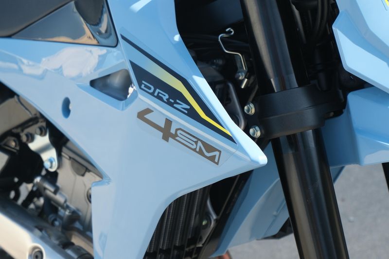 2025 Suzuki DRZ 4SM SKY GRAY Image 18