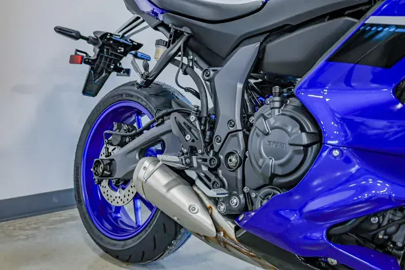 2025 Yamaha YZFR7 TEAM BLUE Image 16