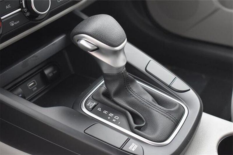 New 2025 Kia Soul LXImage 21