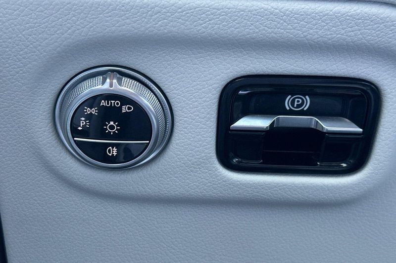 Used 2023 Mercedes-Benz EQS 580Image 33