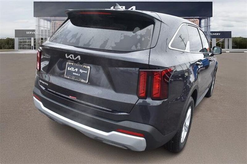 2025 Kia Sorento LXImage 3
