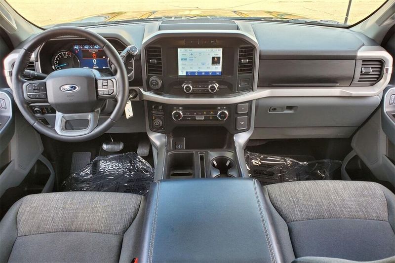 2022 Ford F-150 XLT photo 24