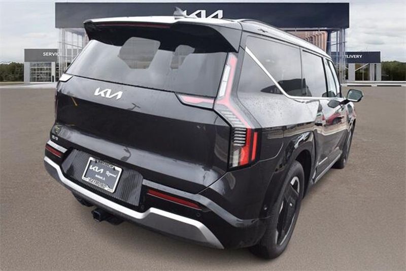 2024 Kia EV9 LandImage 3