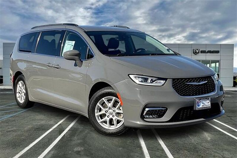 2022 Chrysler Pacifica Touring LImage 12