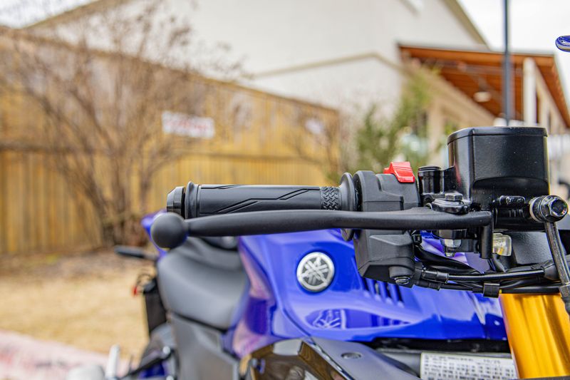 NEW 2026 YAMAHA YZFR3 ABS Image 4