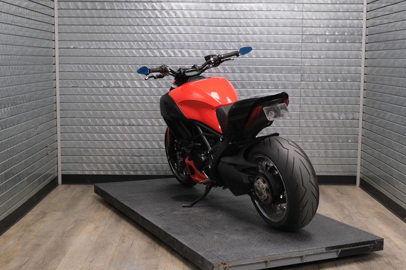 USED 2015 DUCATI DIAVEL Image 5