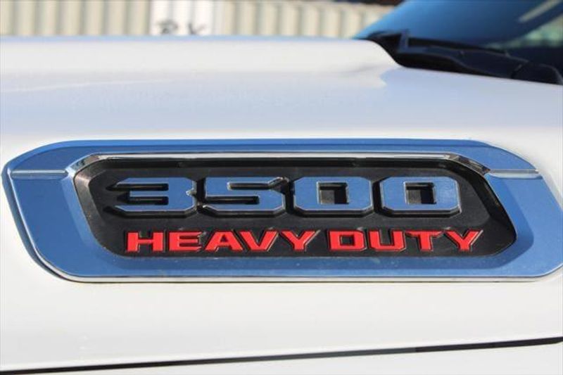 2023 RAM 3500 Chassis Cab Tradesman/SLTImage 11