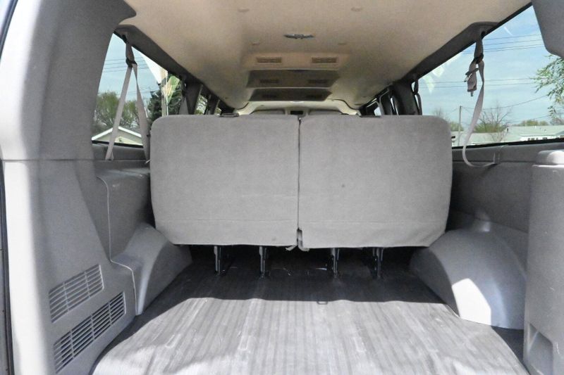 2023 GMC Savana Passenger LSImage 10