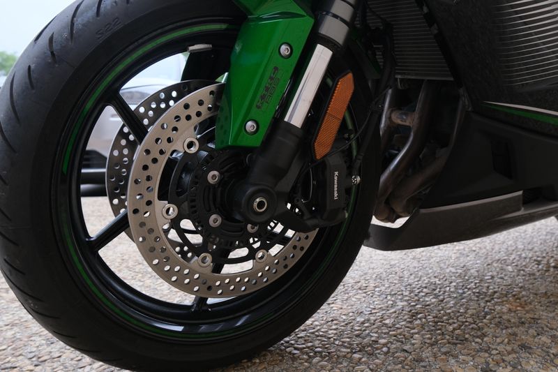 2023 Kawasaki NINJA 1000 SX EMERALD BLAZE GREEN AND METALLIC DIABLO BLACK AND METALLIC GRAPHITE GRAY Image 17