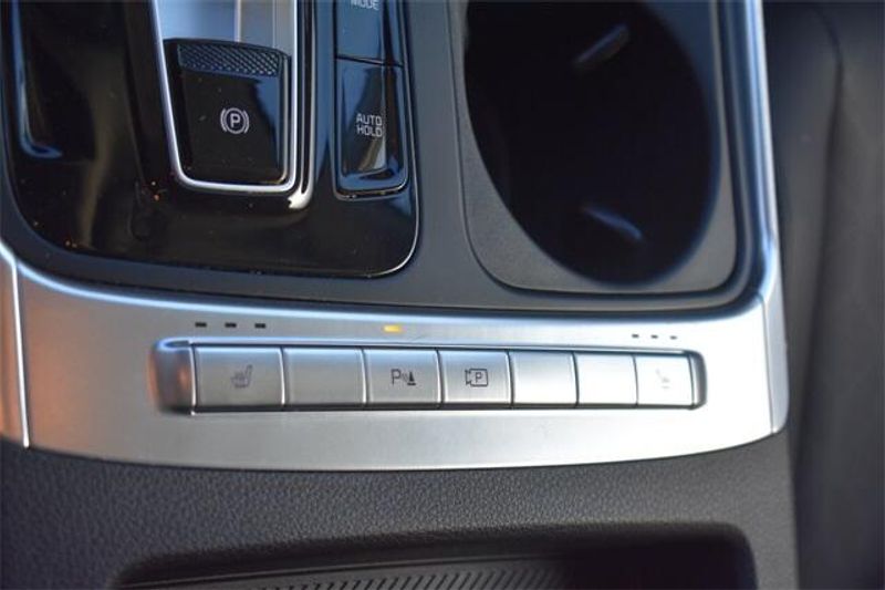 New 2025 Kia Carnival Hybrid EXImage 28