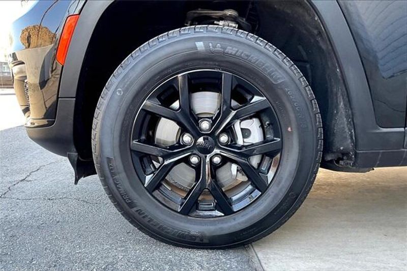 2024 Jeep Grand Cherokee Altitude photo 7