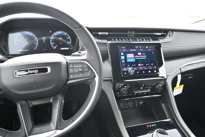 2025 Jeep Grand Cherokee Altitude XImage 28