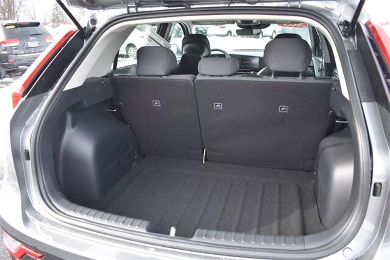 2025 Kia Niro LXImage 16