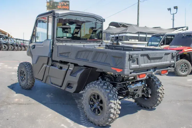 NEW 2026 CAN-AM DEFENDER PRO LIMITED CAB HD10 Image 4