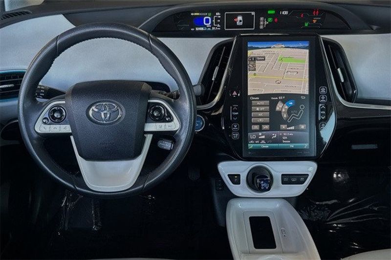2017 Toyota Prius Prime Image 12