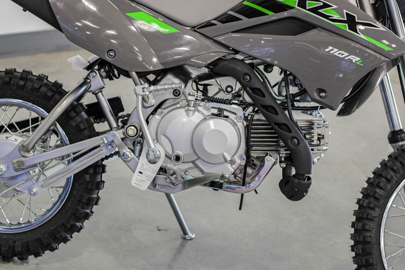 2025 Kawasaki KLX110R BATTLE GRAYImage 2