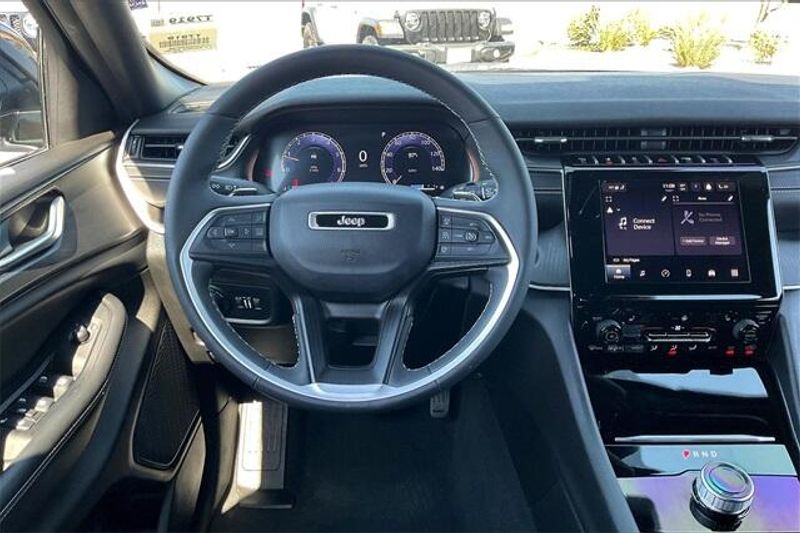 Used 2023 Jeep Grand Cherokee L AltitudeImage 4