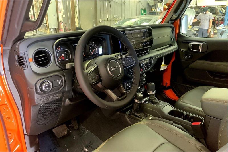 2025 Jeep Gladiator Mojave photo 8