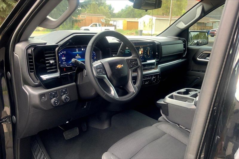 2023 Chevrolet Silverado 1500 LT photo 11