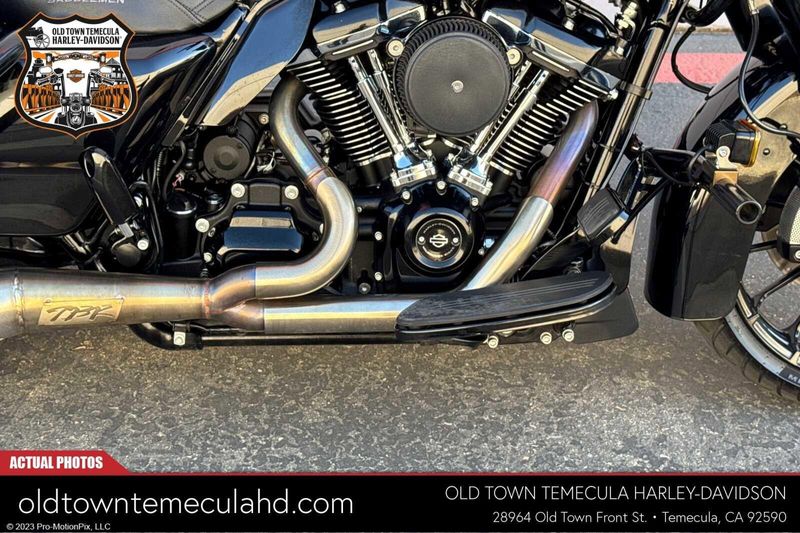 2019 Harley-Davidson Road Glide in a Black exterior color. BMW Motorcycles of Temecula – Southern California (951) 506-6903 bmwmotorcyclesoftemecula.com 