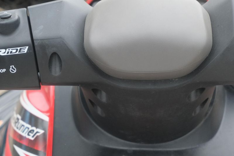 2016 Yamaha VX DELUXE BLACK AND RED Image 11