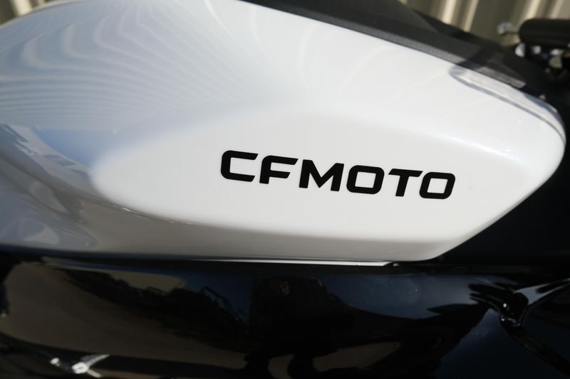 2025 CFMOTO 675 SS NEBULA WHITE Image 8