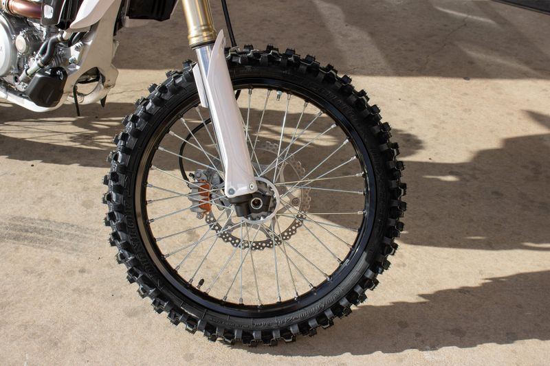 NEW 2026 YAMAHA YZ250F 70TH ANNIVERSARY EDITION Image 15