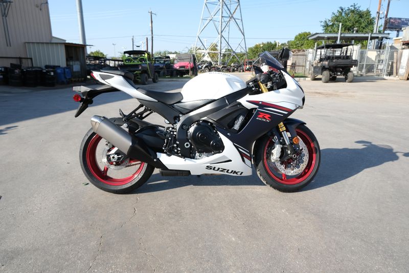 2025 Suzuki GSXR750 WHITEImage 2