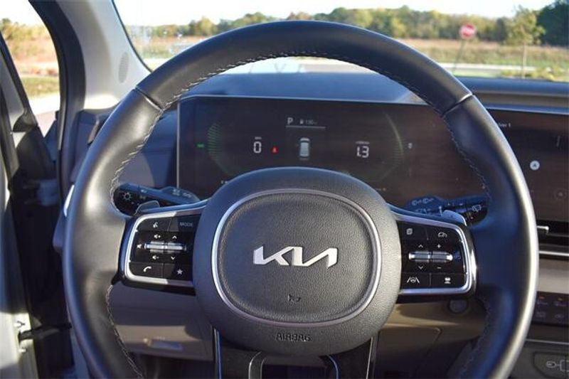 New 2025 Kia Carnival Hybrid EXImage 30