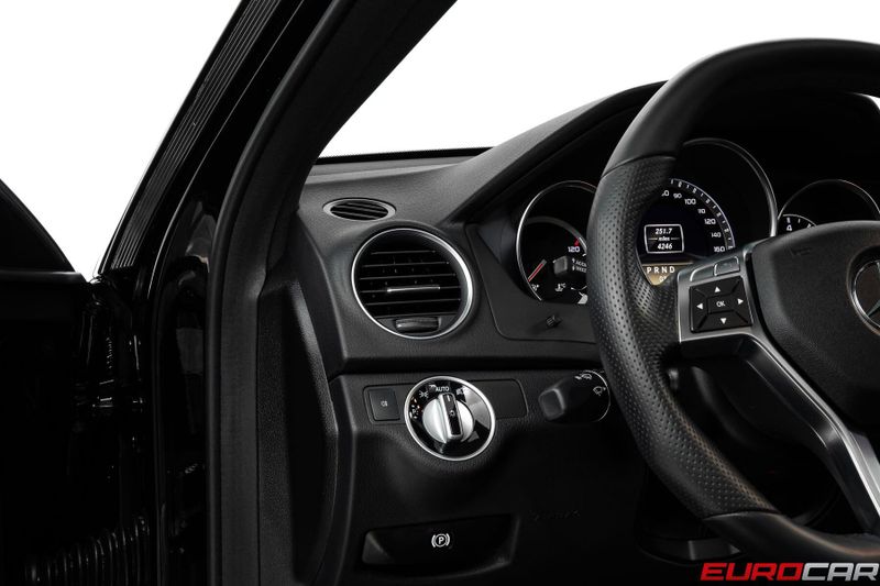 2012 Mercedes-Benz C-Class C 63 AMG *CARBON INTERIOR TRIM * SUNROOF*Image 25