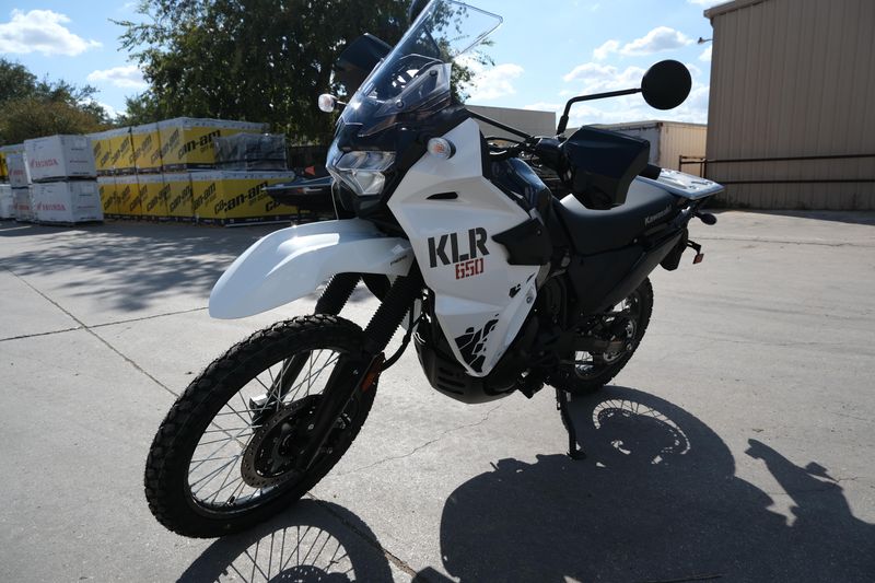 2025 Kawasaki KLR 650 ABS PEARL CRYSTAL WHITE AND METALLIC CARBON GRAYImage 6