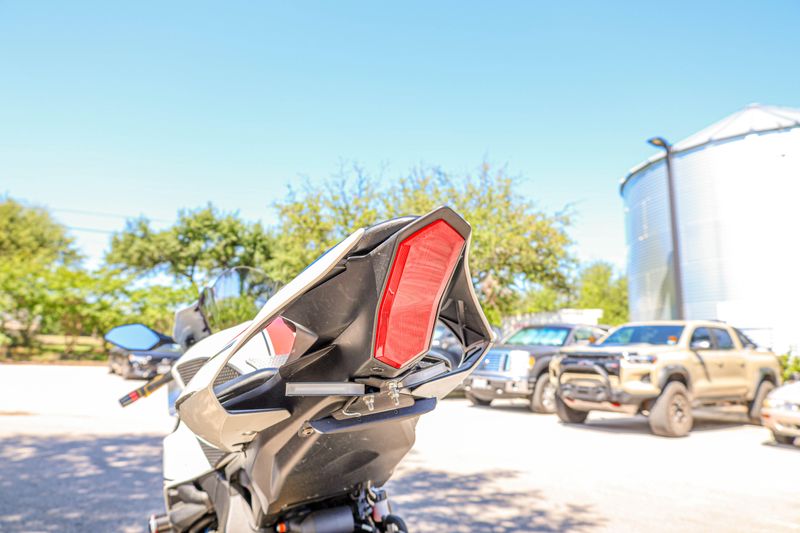 USED 2022 YAMAHA YZFR1 Image 8