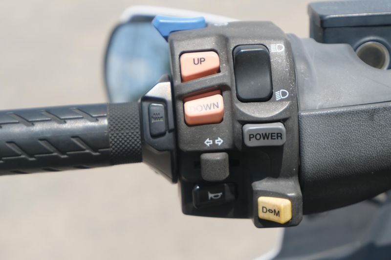 2018 Suzuki BURGMAN 650 ABS WHITE Image 18