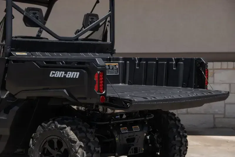 2025 Can-Am DEFENDER DPS HD10 STEALTH BLACKImage 11