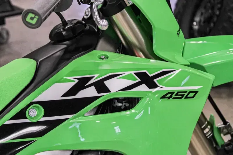 2025 Kawasaki KX450 LIME GREENImage 8