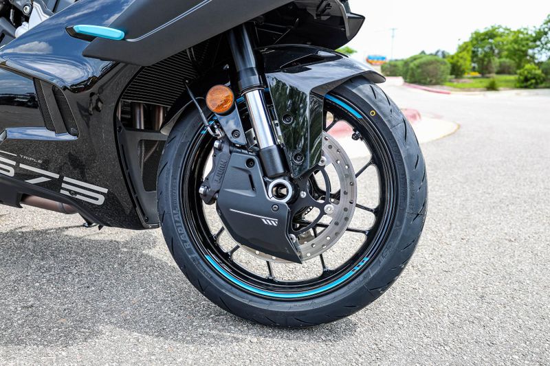 2025 CFMOTO 675SS  NEBULA BLACK Image 4