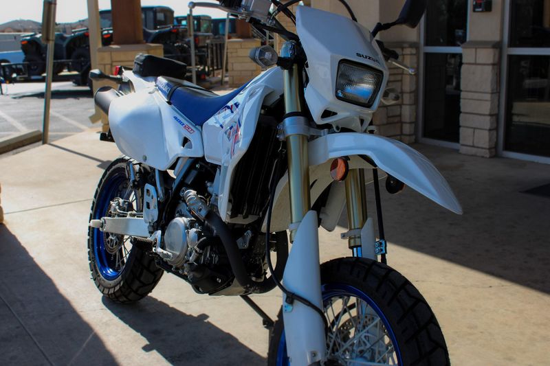 2023 Suzuki DRZ400SM BASE WHITE Image 8
