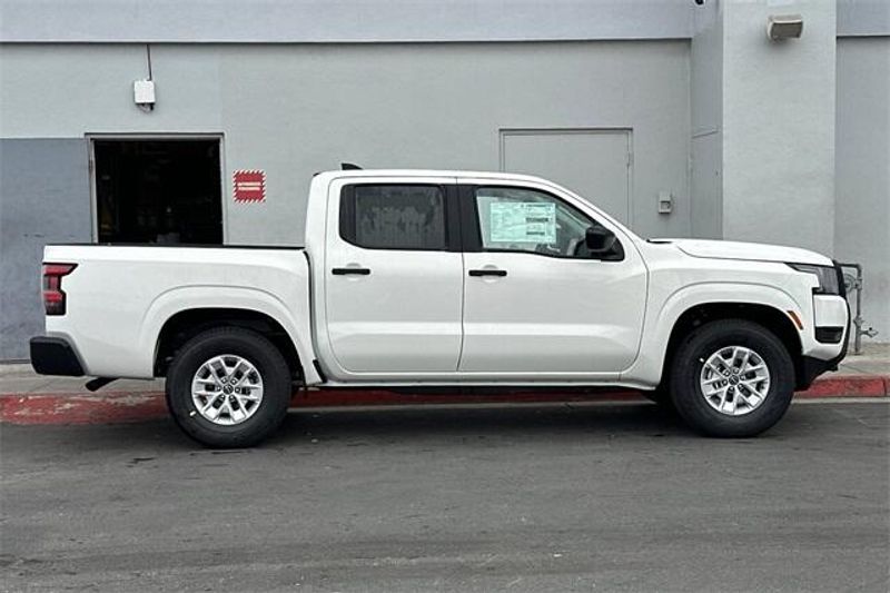 New 2025 Nissan Frontier SImage 2