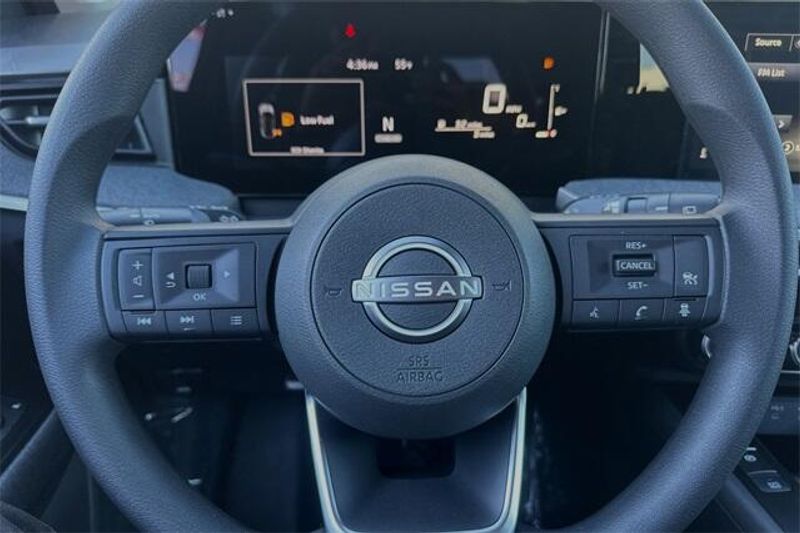 Used 2025 Nissan Kicks SVImage 21