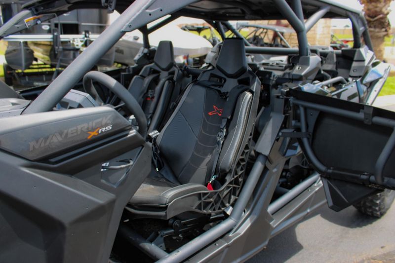2025 Can-Am MAVERICK X3 MAX X RS TURBO RR WITH SMARTSHOX TRIPLE BLACK Image 21