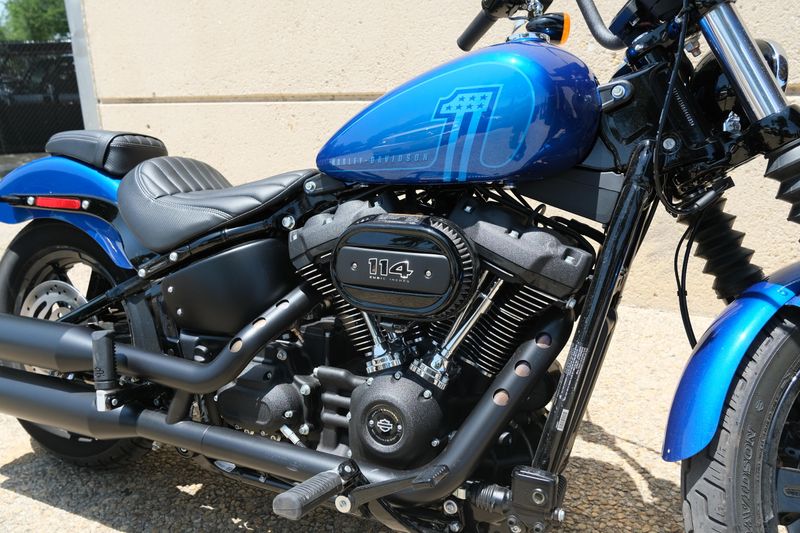 2024 HARLEY SOFTAIL STREET BOB 114 BLUE Image 5