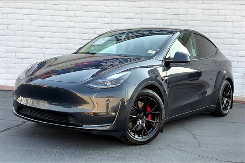 2024 Tesla Model Y PerformanceImage 1