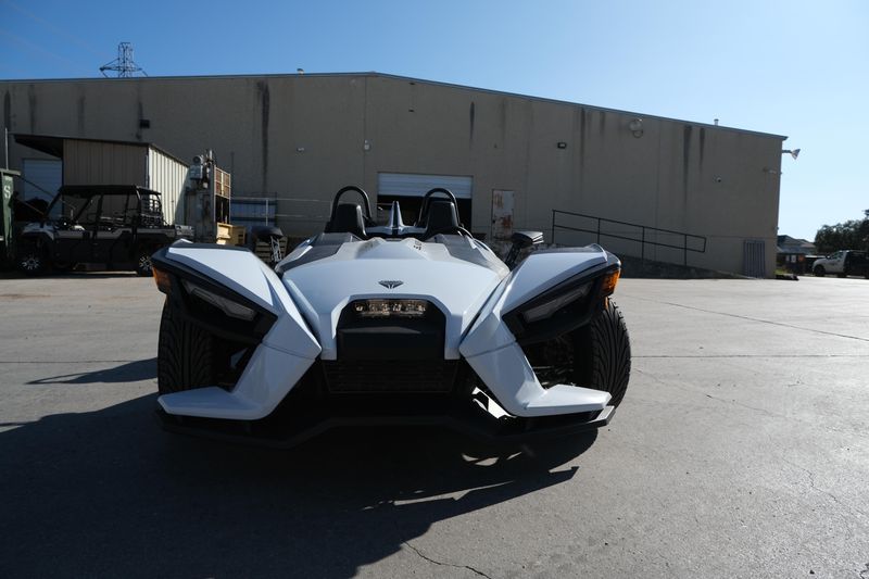 2024 Polaris SLINGSHOT S AUTODRIVE MOONLIGHT WHITEImage 13